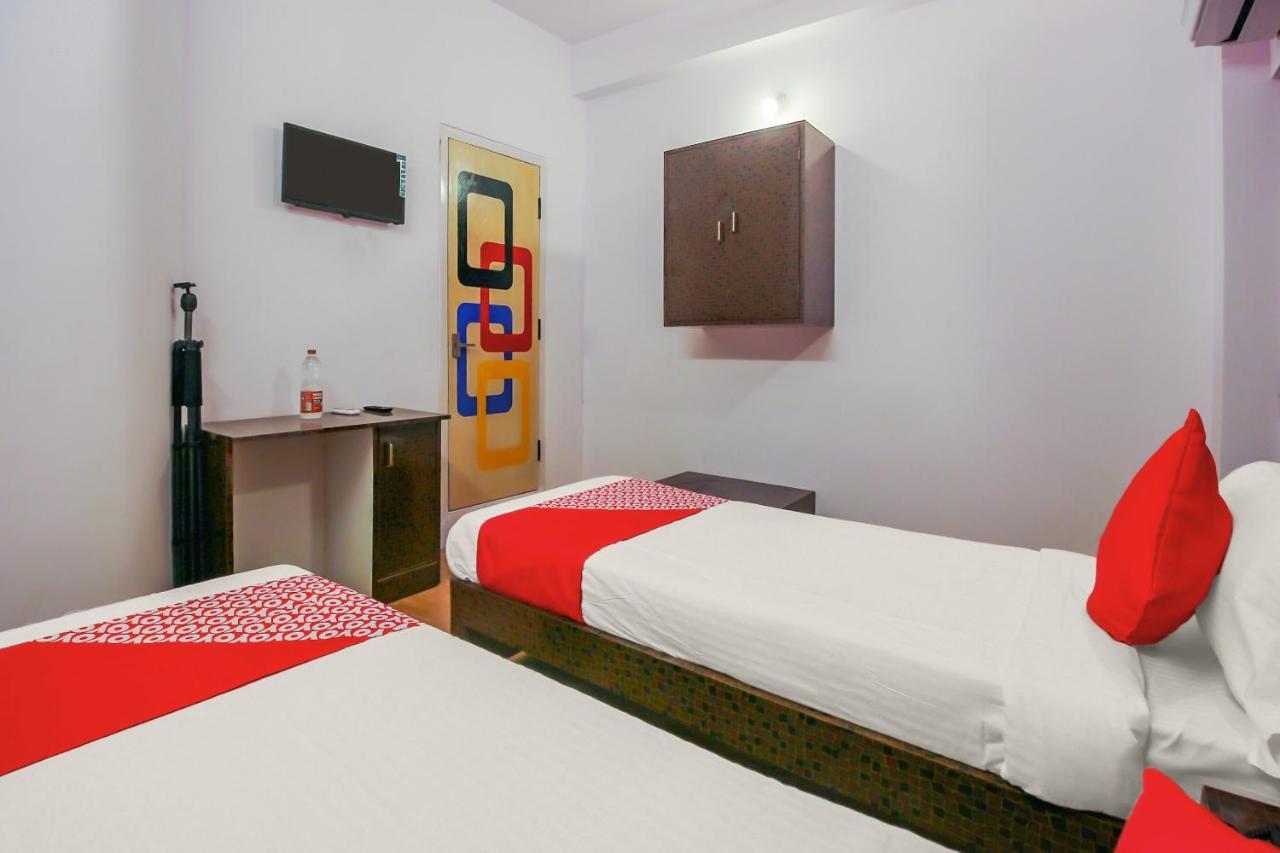 Oyo 17168 Hz Lodge Hyderabad Eksteriør bilde
