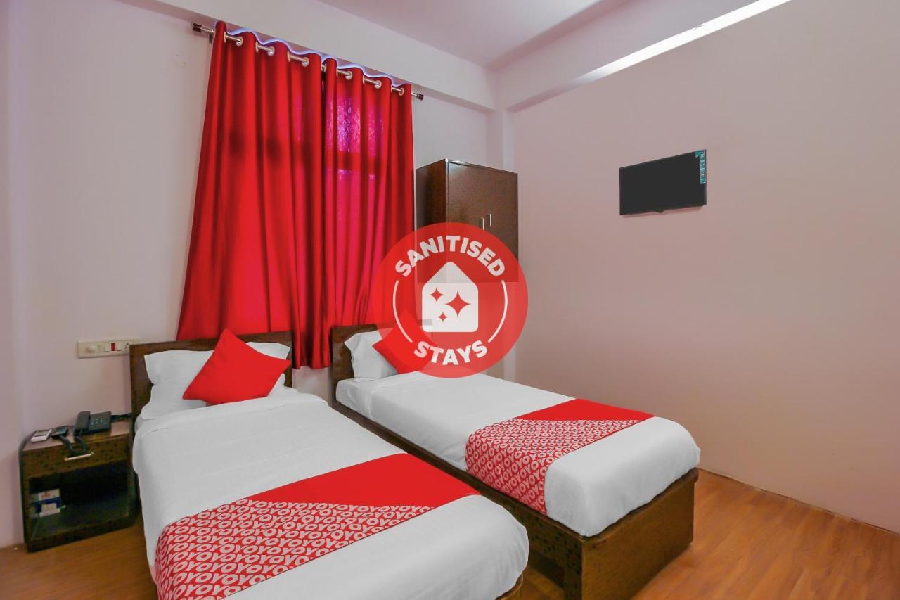 Oyo 17168 Hz Lodge Hyderabad Eksteriør bilde