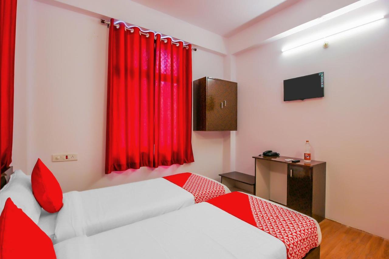 Oyo 17168 Hz Lodge Hyderabad Eksteriør bilde