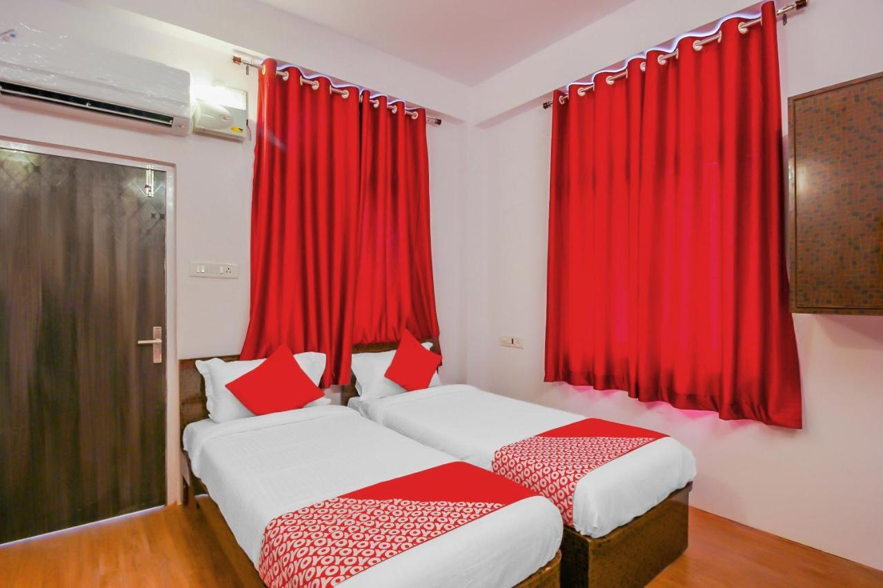 Oyo 17168 Hz Lodge Hyderabad Eksteriør bilde