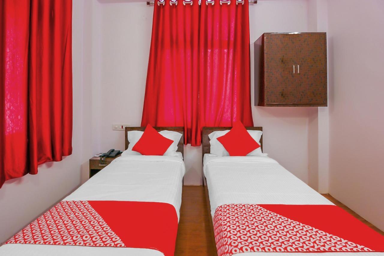 Oyo 17168 Hz Lodge Hyderabad Eksteriør bilde