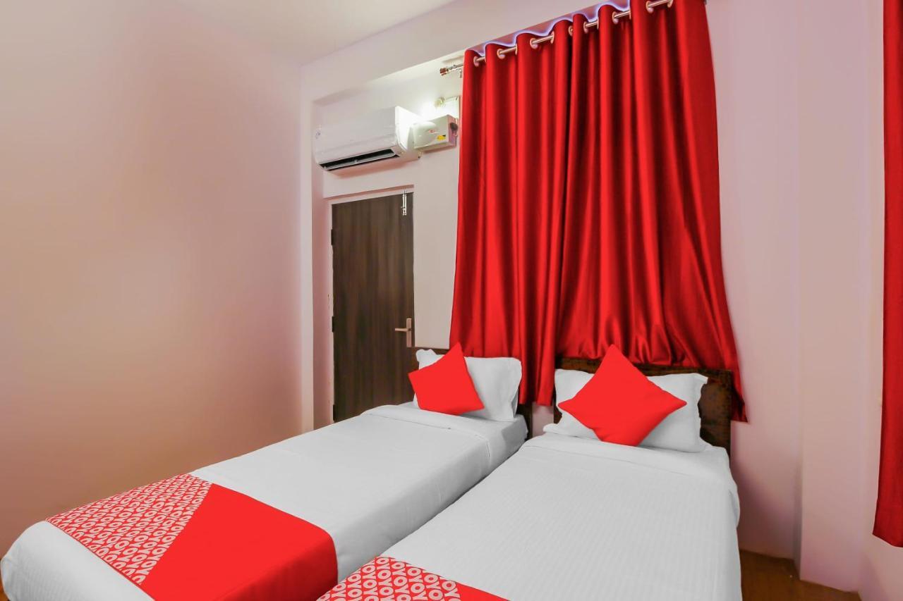 Oyo 17168 Hz Lodge Hyderabad Eksteriør bilde