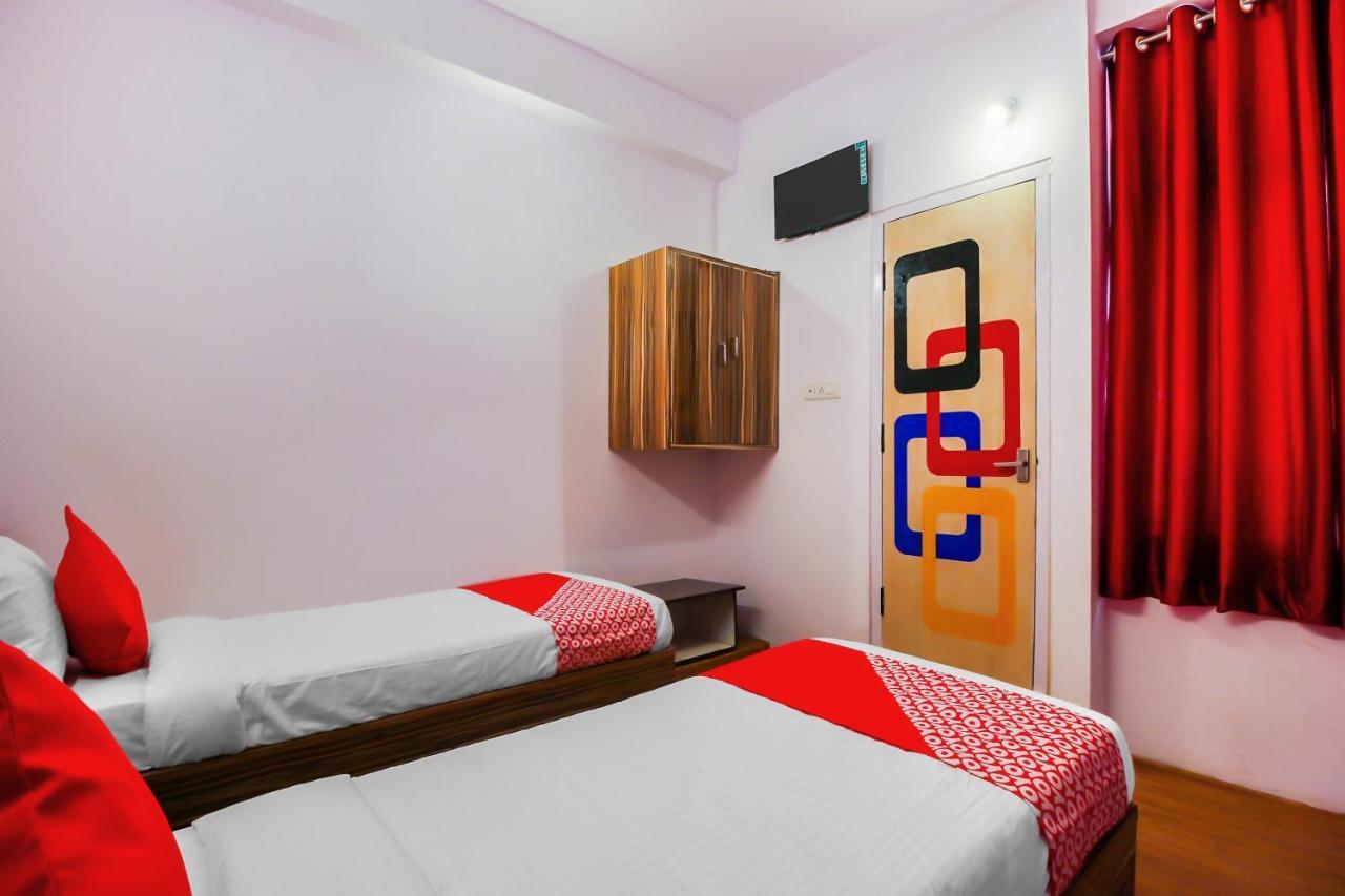 Oyo 17168 Hz Lodge Hyderabad Eksteriør bilde