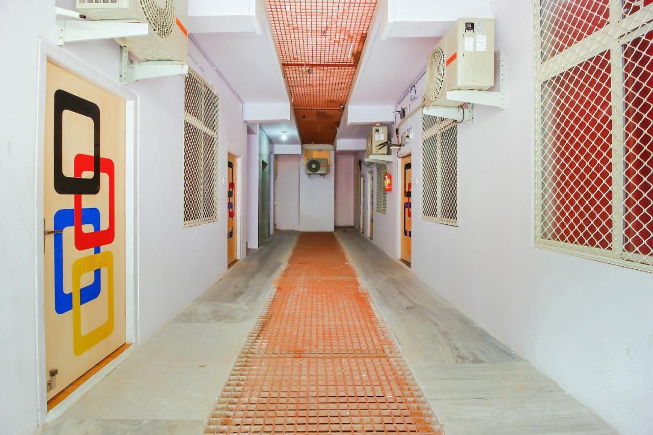 Oyo 17168 Hz Lodge Hyderabad Eksteriør bilde