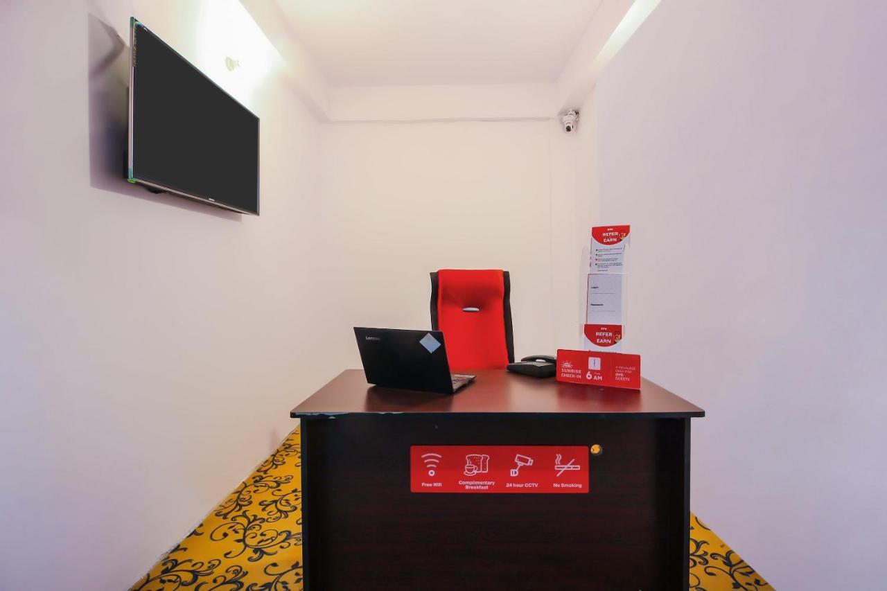 Oyo 17168 Hz Lodge Hyderabad Eksteriør bilde