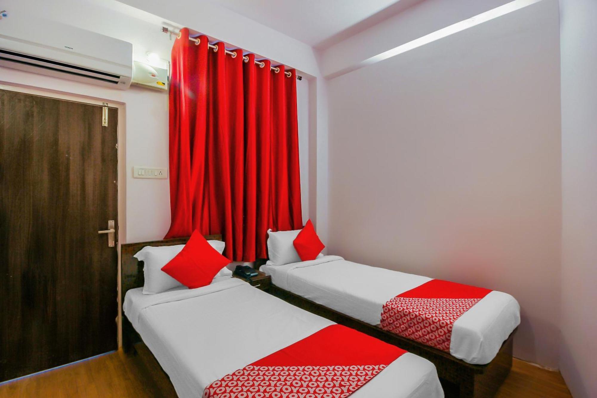 Oyo 17168 Hz Lodge Hyderabad Eksteriør bilde